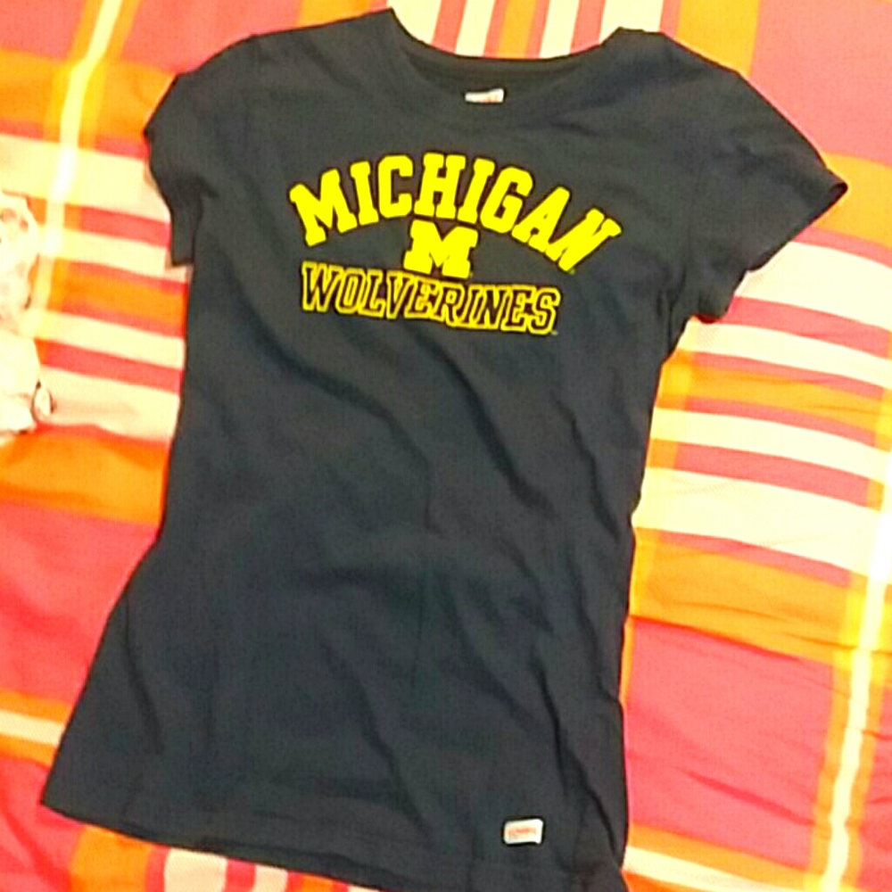 T-shirt shirt